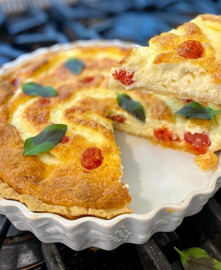 Quiche de queijo com tomatinho