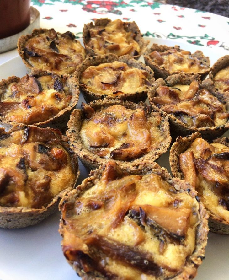 Quiche de shitake com cebola caramelizada