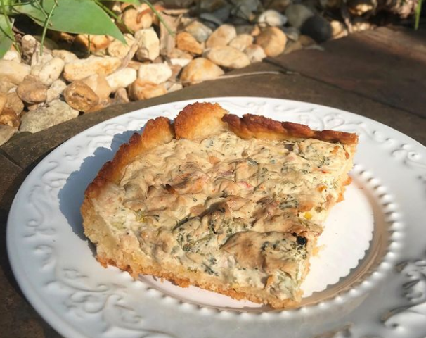 Quiche vegano de brócolis e tomate seco