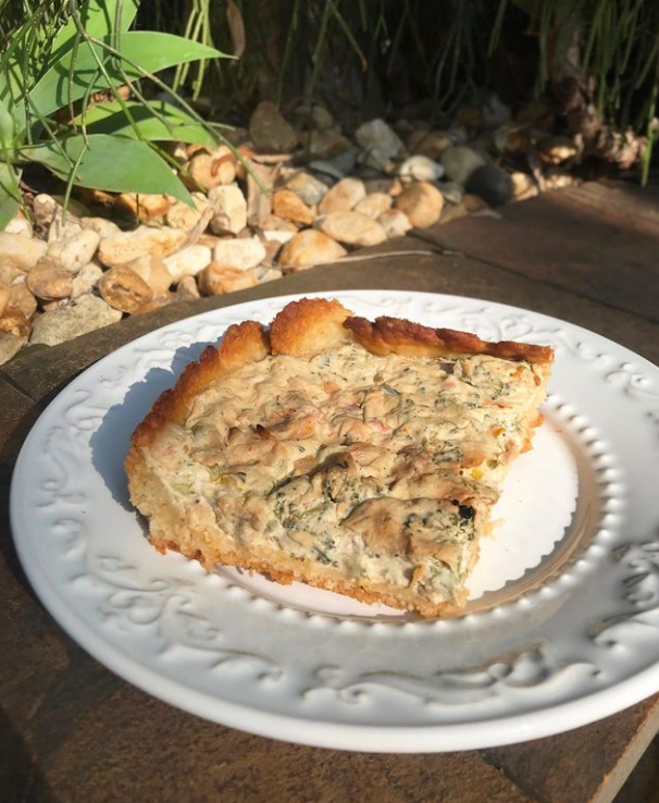 Quiche vegano de brócolis e tomate seco