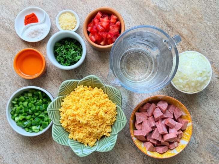 Ingredientes reunidos na bancada.