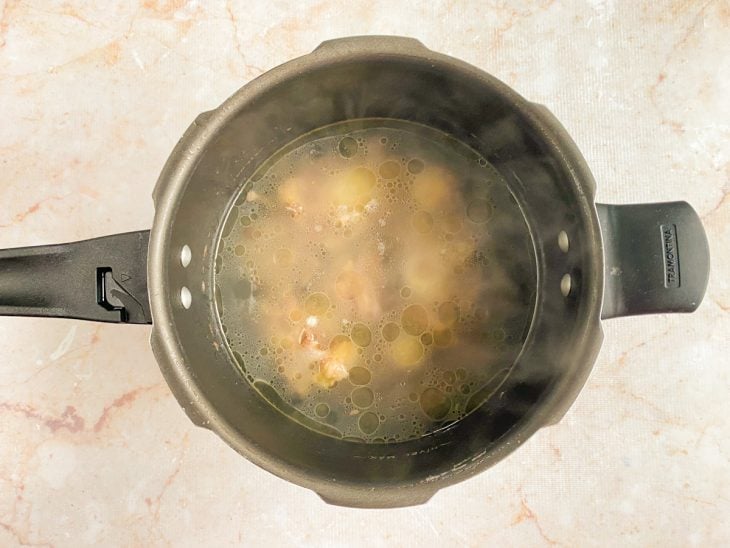 rabo de boi cortada e fervida.