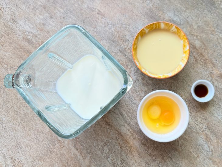 Ingredientes separados para a calda.