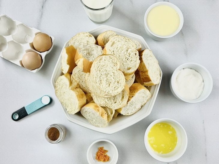 Ingredientes reunidos na bancada.