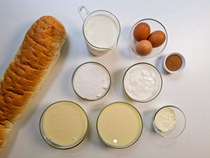 Ingredientes separados e organizados na bancada.