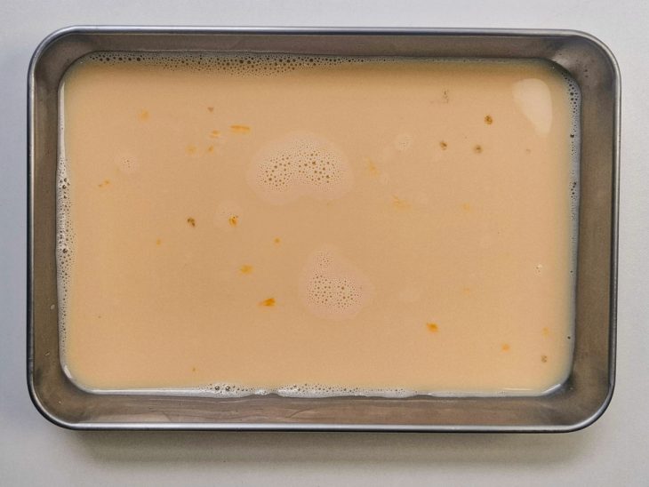 Mistura da rapadana na tigela.