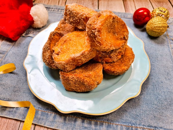 Rabanada de natal servida.