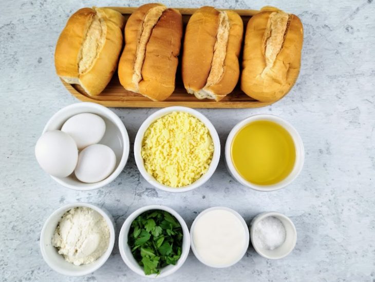 Ingredientes sobre bancada.