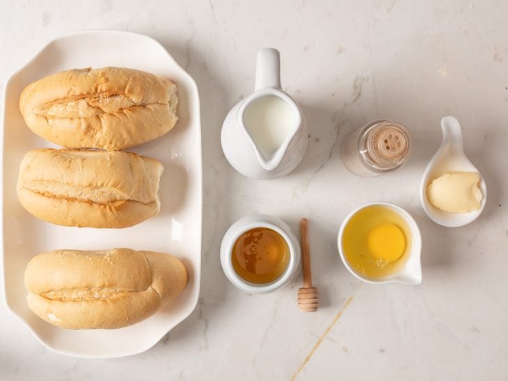 Ingredientes para a receita de rabanada simples.