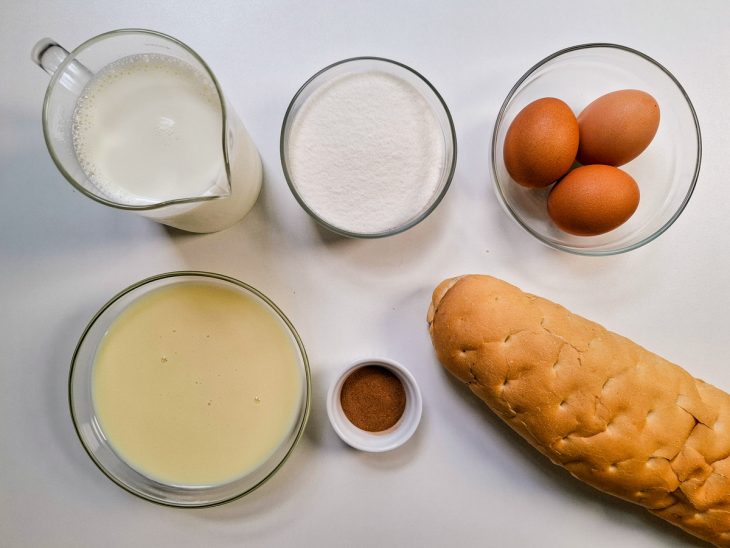 Ingredientes separados sobre a bancada.