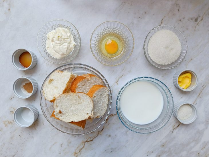 Ingredientes reunidos na bancada.