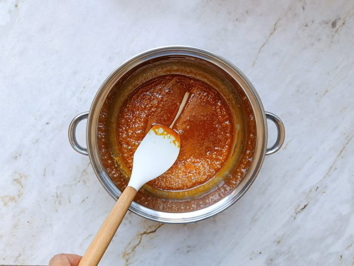 Nata incorporada no caramelo.