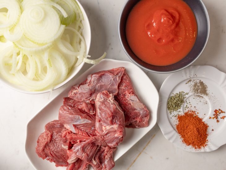 Ingredientes separados para o preparo da receita.