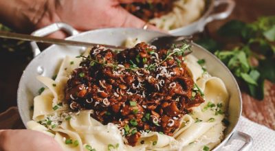 Ragu de lentilha e cogumelos com massa fresca