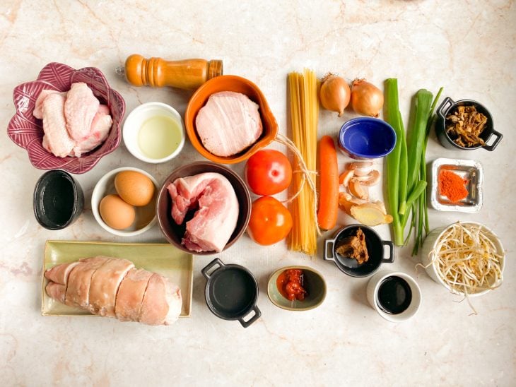Bancada com os ingredientes.