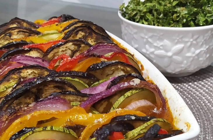 Ratatouille com couve crispy