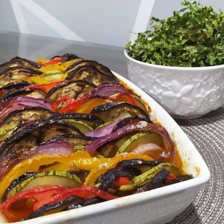 Ratatouille com couve crispy