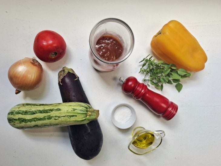 Ingredientes para a receita de ratatouille fácil.