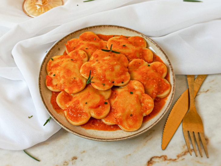 Ravioli simples pronto para consumo.