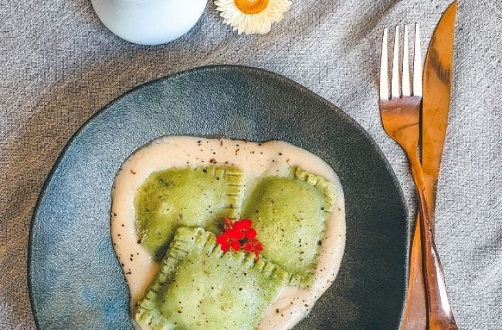 Raviolli vegano com recheio de berinjela