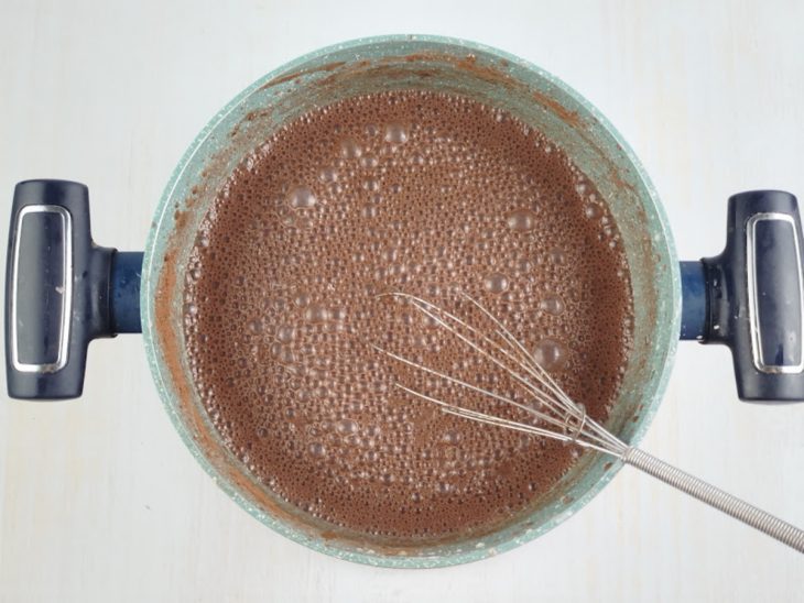 Na panela, os ingredientes já misturados.