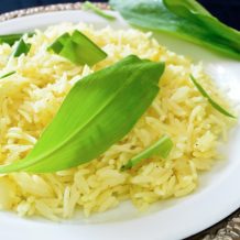 9 receitas de arroz com alho-poró para um prato diferente e rico em sabor