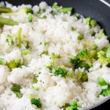 10 receitas de arroz de brócolis para quem está sem ideias para o jantar
