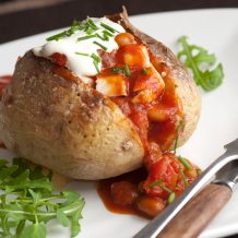 10 receitas de batata recheada com frango para uma refeição especial