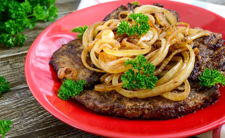 Receitas e Sabores do Brasil - BIFE DE FIGADO ACEBOLADO