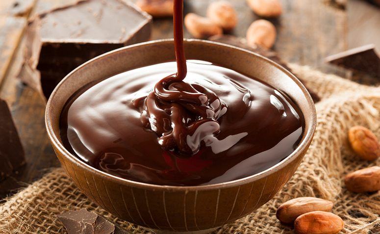 7 receitas de calda de chocolate com creme de leite fáceis e gostosas