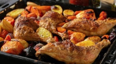 10 receitas de coxa e sobrecoxa assadas com batatas imperdíveis