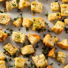 12 receitas de croutons que vão dar um up nas suas sopas e saladas