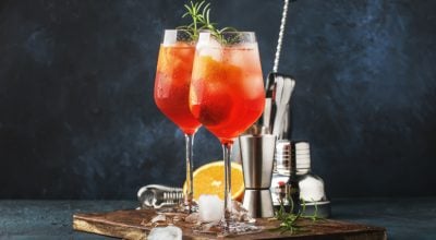22 receitas de drinks com espumante para animar seu evento