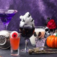 17 receitas de drinks de Halloween para uma celebração temática