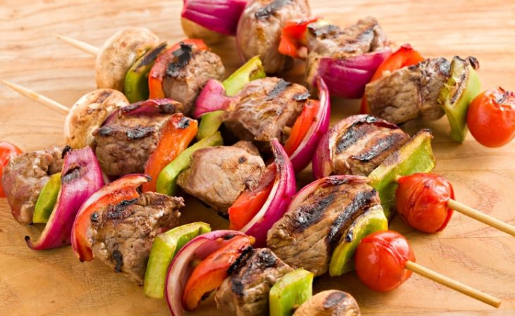 15 receitas de espetinhos para churrasco deliciosas - Minha Receita