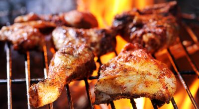11 receitas de frango na brasa para um churrasco de respeito