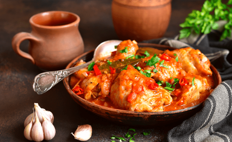 7 receitas de galinha guisada para quem ama uma carne diferente