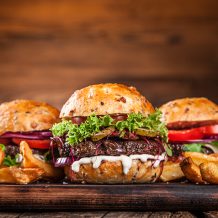 24 receitas de molho para hambúrguer para deixar o sanduíche mais gostoso