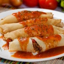 11 receitas de molho salgado para panqueca que vão deixar sua massa perfeita