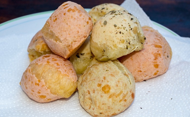 16 receitas de pão de queijo fit para se deliciar sem sair da dieta