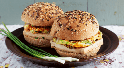 8 receitas de pão de hambúrguer integral para um lanche mais saudável