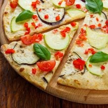 11 receitas deliciosas de pizza low carb para não se preocupar com a dieta