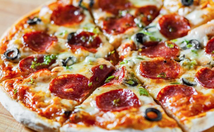 7 receitas de pizza siciliana para provar um sabor diferente e