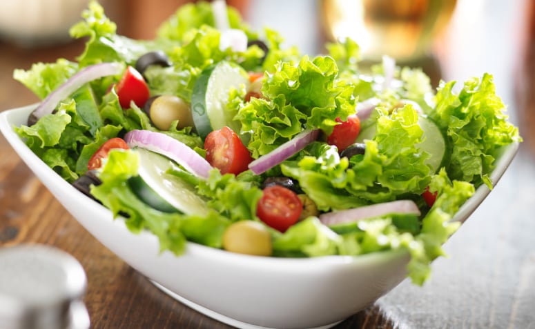 18 receitas de salada mista que são rápidas, fáceis e repletas de sabor