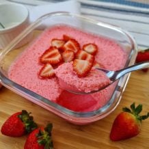 56 receitas de sobremesa com morango doces na medida certa