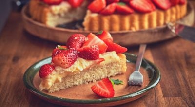 32 receitas de sobremesa de morango que trazem felicidade instantânea