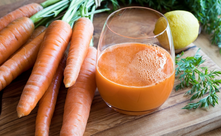 11 receitas de suco de cenoura com limão saudáveis e deliciosas