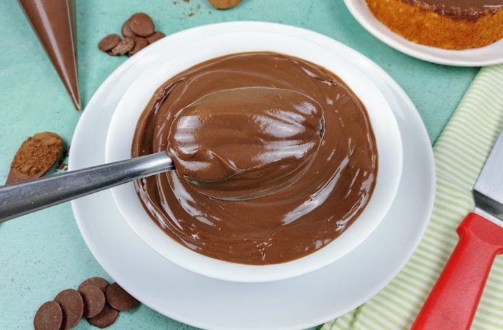 Recheio de chocolate para bolo