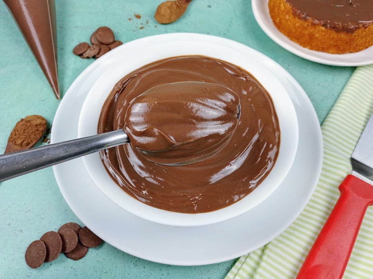 Recheio de chocolate para bolo