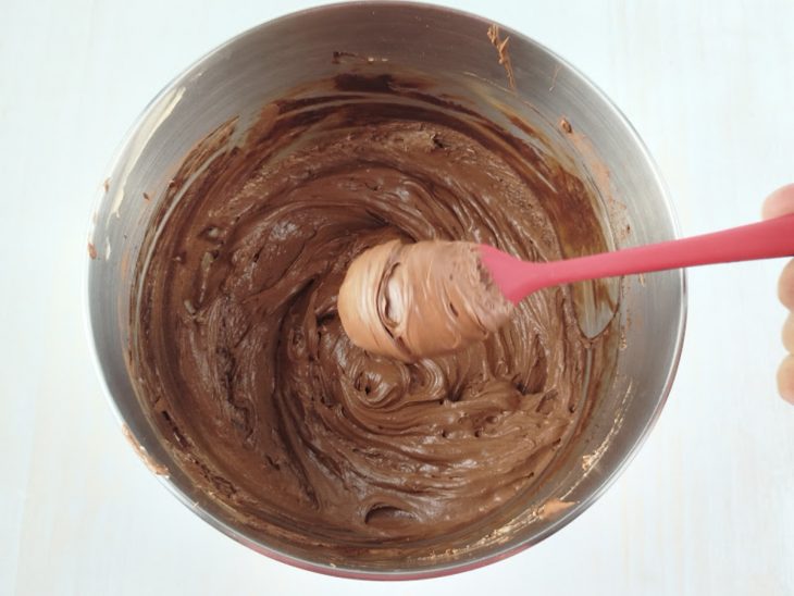 Recheio batido até formar picos firmes e bem definidos.